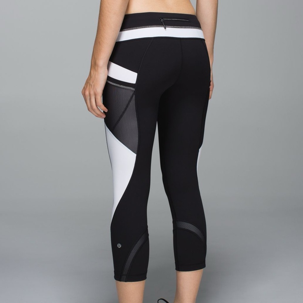 2/$50 Lululemon Run: Inspire Crop || *All Full-On Luxtreme Size 6 Black / White